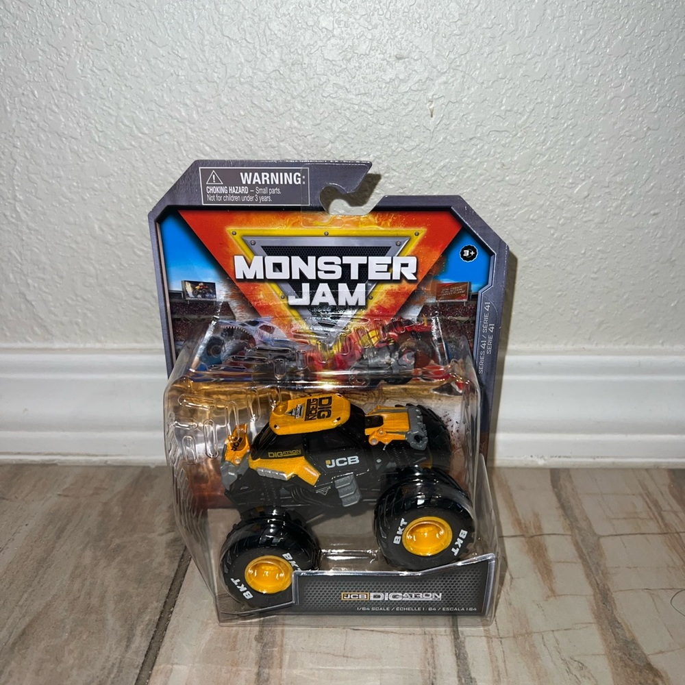 JCB Digatron 1/64 scale hard